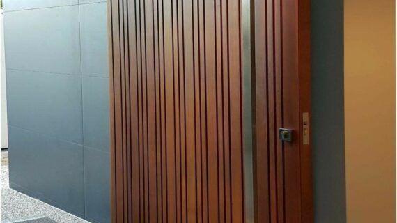 Pintu Kayu Solid vs Pintu Kayu Laminasi: Mana yang Lebih Baik?