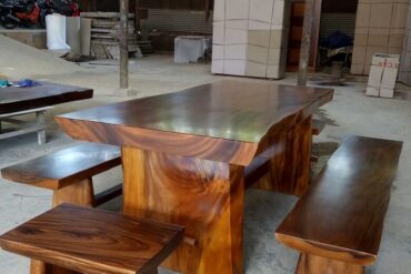 10 Model Meja Makan Kayu Solid untuk Rumah